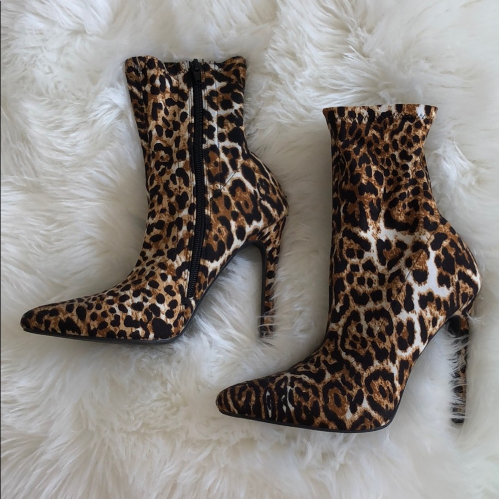 Leopard print bootie heels - Size 7